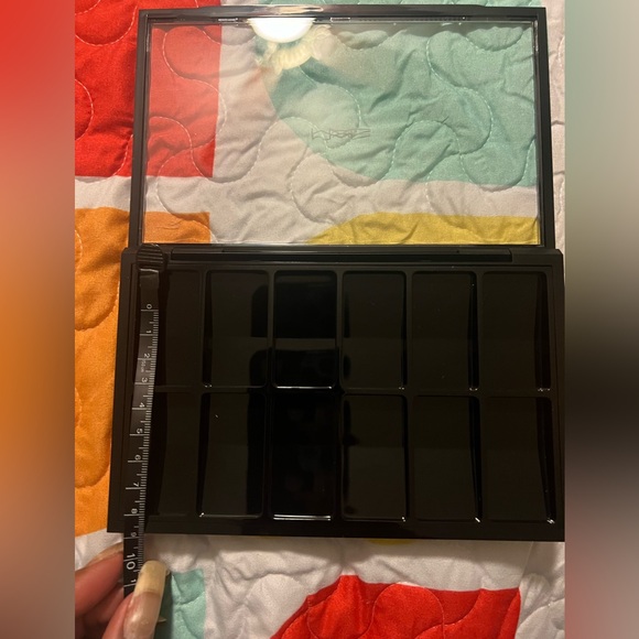 NIB MAC Pro Pallete Large - Picture 2 of 6